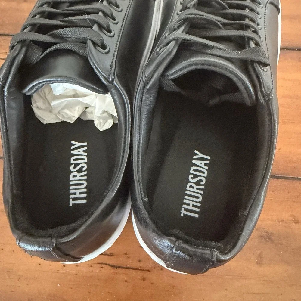 NWOB Thursday Everyday Women's Black Leather Lace Up Sneakers Shoes Sz 10 W US